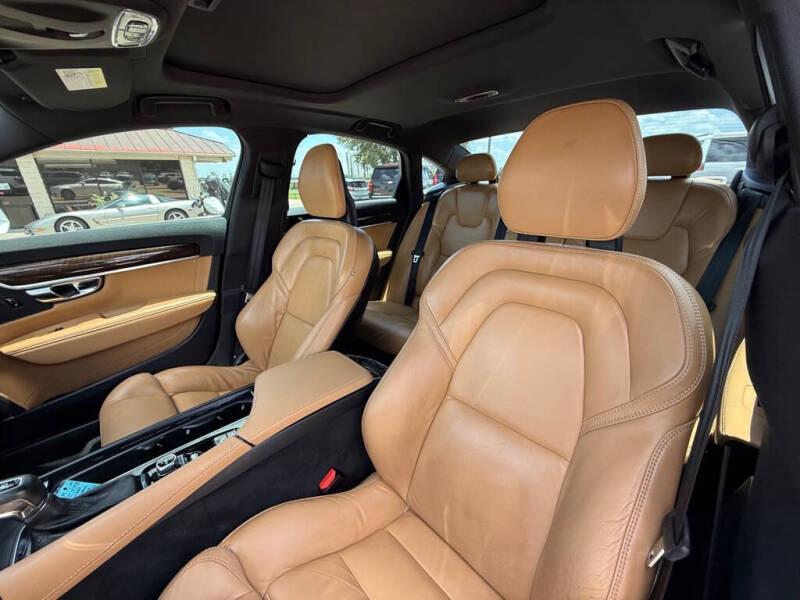 2017 Volvo S90 T6 Momentum