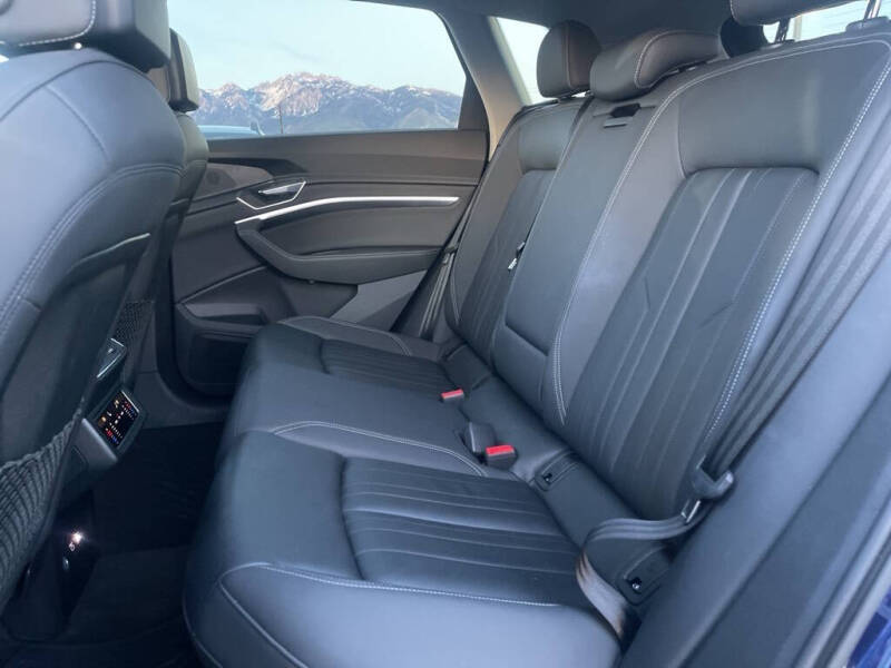 2021 Audi e-tron quattro Premium