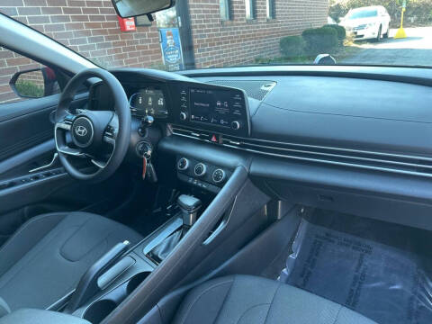 2024 Hyundai Elantra SE