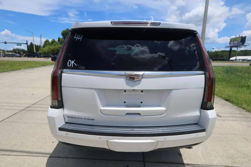 2016 Cadillac Escalade Luxury Collection