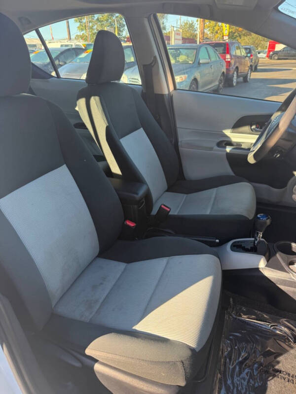 2013 Toyota Prius c Three