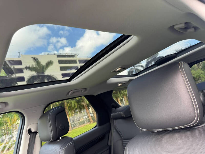 2024 Land Rover Discovery P300 S