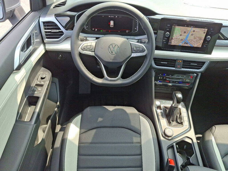 2025 Volkswagen Taos SEL 4Motion