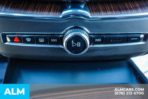 2024 Volvo XC60 Recharge T8 Plus Dark Theme