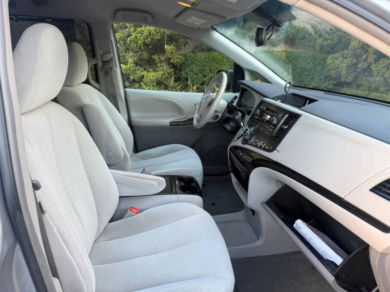 2014 Toyota Sienna LE 8-Passenger
