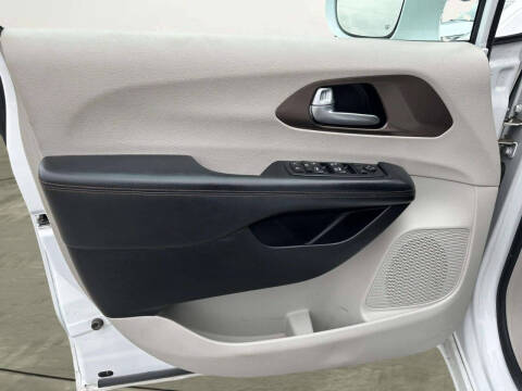 2017 Chrysler Pacifica Touring Plus