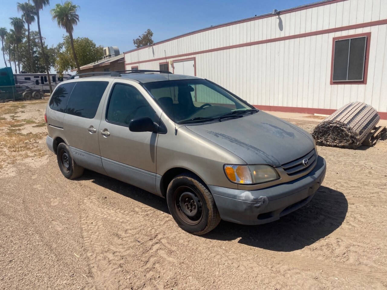 2002 Toyota Sienna for sale at GLOBAL VEHICLE EXCHANGE LLC in Somerton, AZ