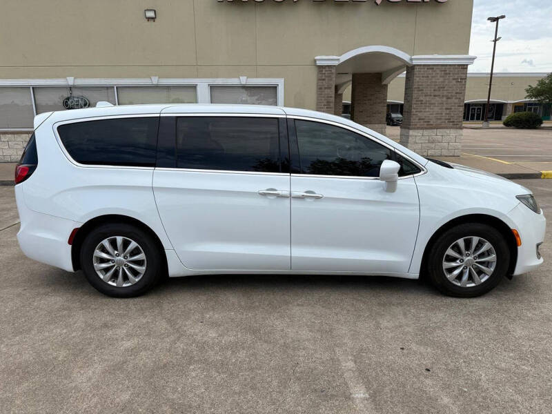 2018 Chrysler Pacifica Touring Plus