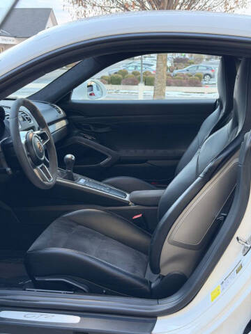 2016 Porsche Cayman GT4