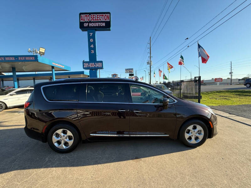 2017 Chrysler Pacifica Touring-L Plus
