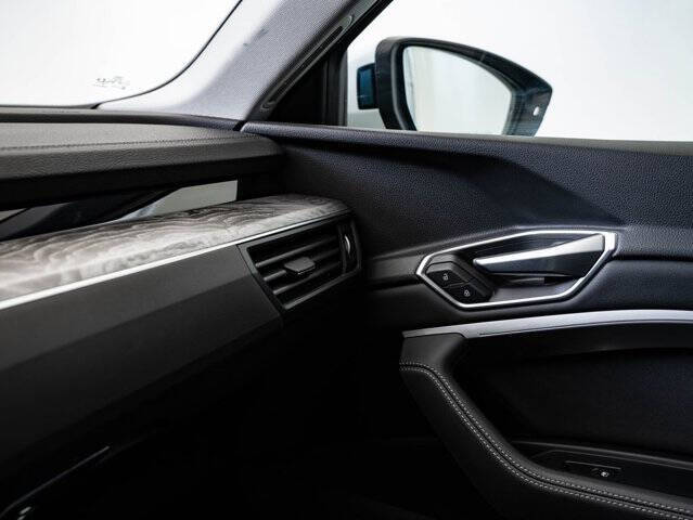 2021 Audi e-tron quattro Premium