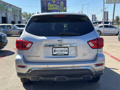 2018 Nissan Pathfinder SV
