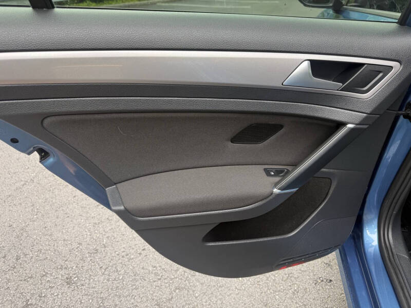 2016 Volkswagen e-Golf SE