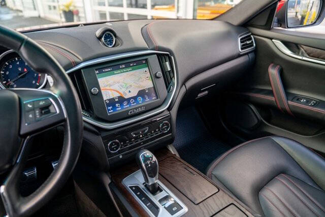 2016 Maserati Ghibli 17