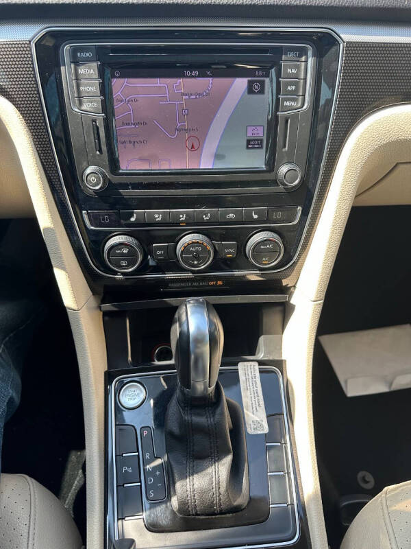 2019 Volkswagen Passat SE R-Line