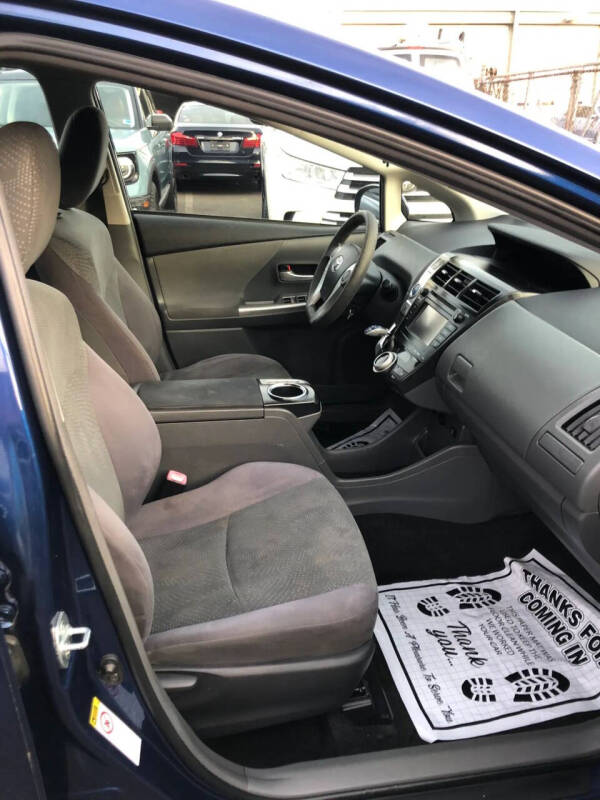 2013 Toyota Prius v Three