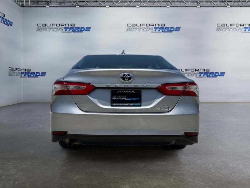2020 Toyota Camry Hybrid LE
