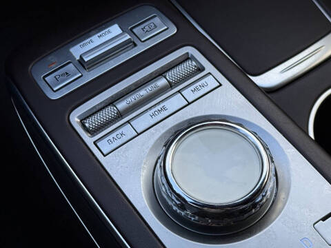 2022 Genesis GV70 2.5T Standard