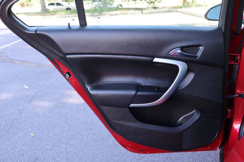 2012 Buick Regal Premium 1