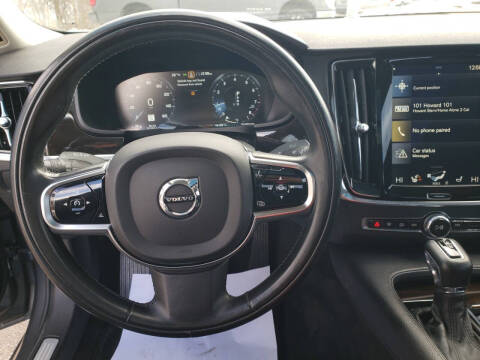 2018 Volvo S90 T6 Momentum