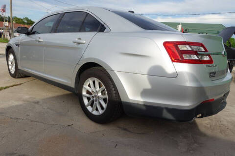 2013 Ford Taurus SE