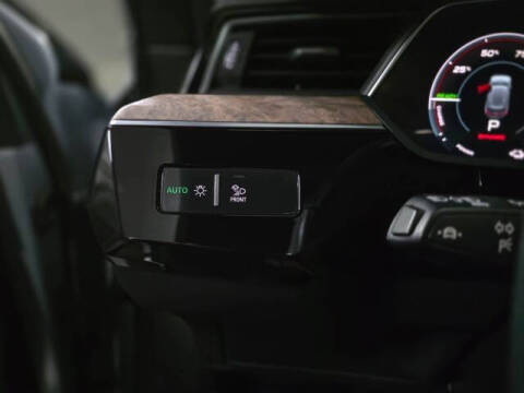 2022 Audi e-tron quattro Premium Plus