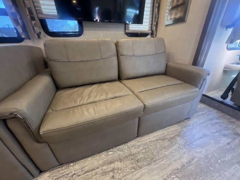 2019 Thor Motor Coach Hurricane