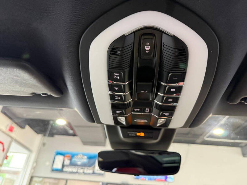 2023 Porsche Macan