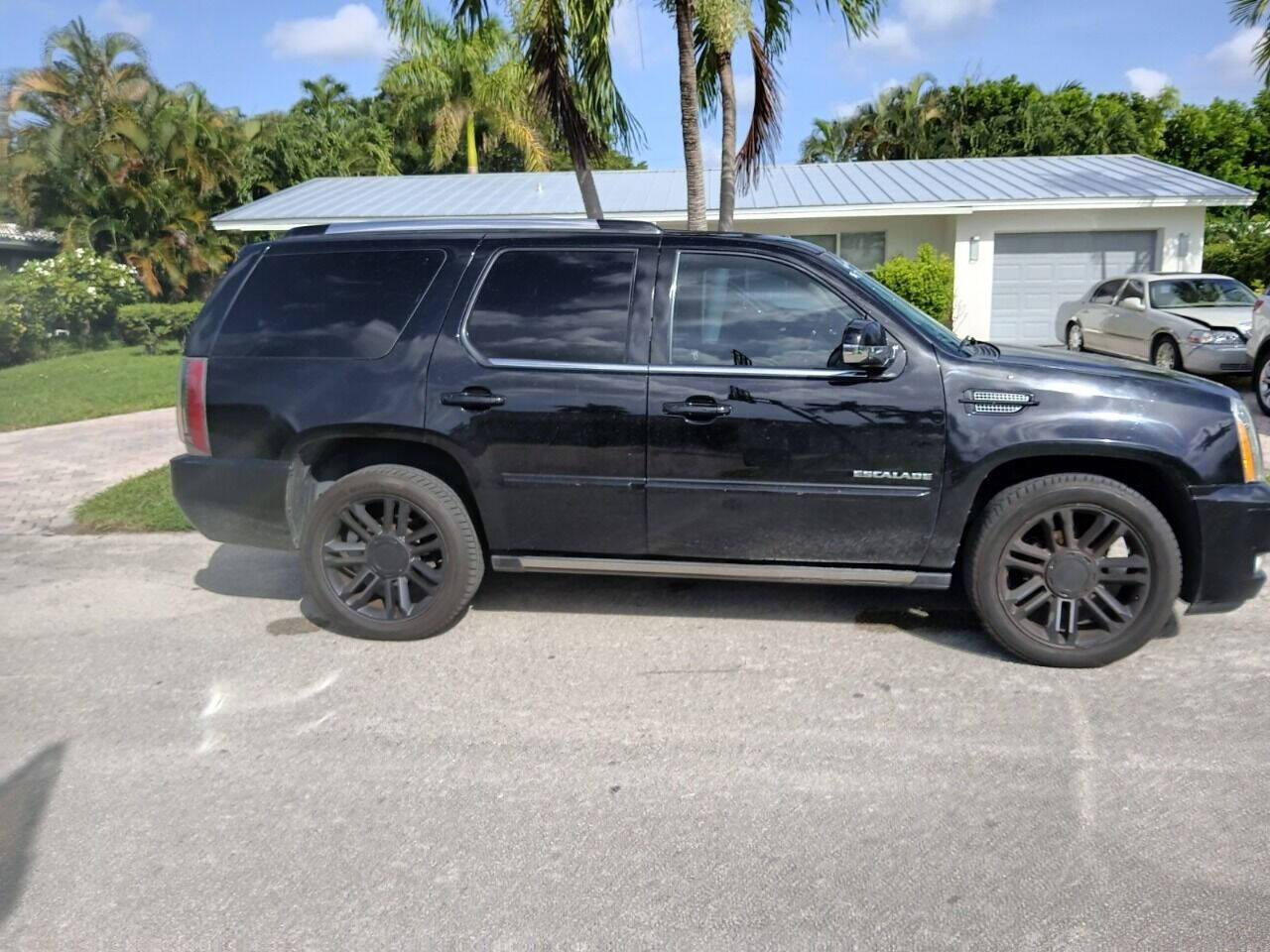 2014 Cadillac Escalade SUV / Crossover - $13,950