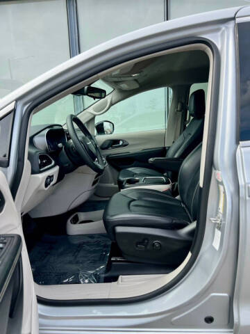 2024 Chrysler Pacifica Touring L