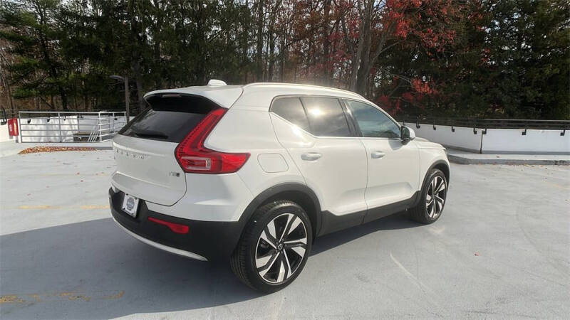 2025 Volvo XC40 B5 Plus Bright Theme