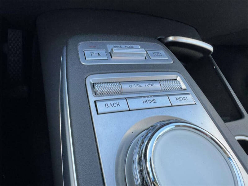 2023 Genesis GV70 2.5T Standard