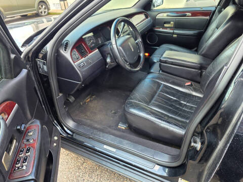 2005 Lincoln Town Car Executive