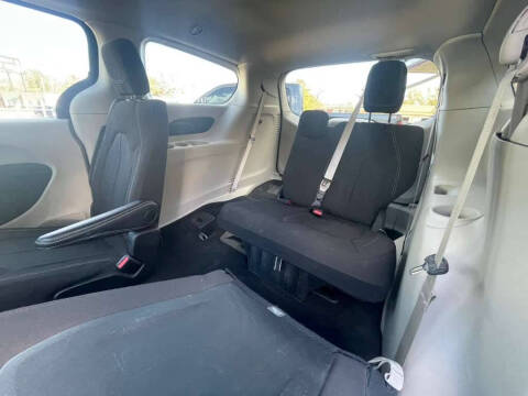 2024 Chrysler Voyager LX