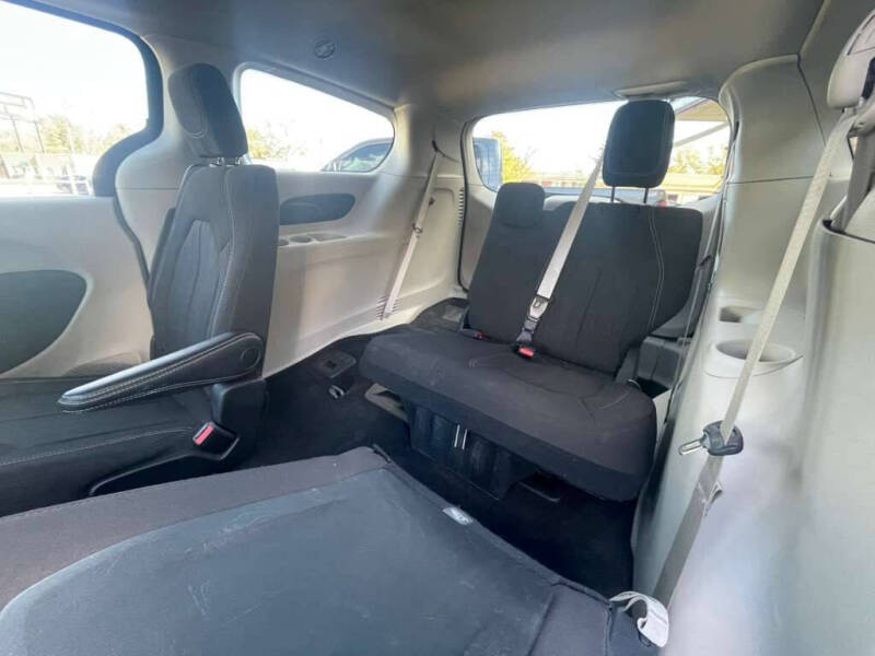 2024 Chrysler Voyager LX