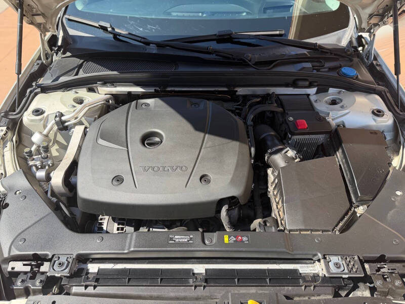 2020 Volvo V60 Cross Country T5