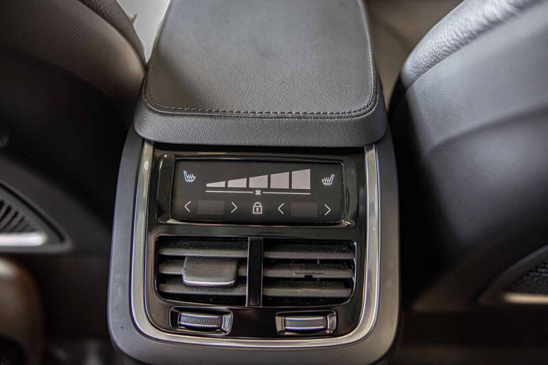 2025 Volvo XC90 B6 Plus Bright Theme 7P