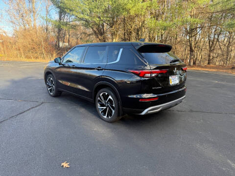 2023 Mitsubishi Outlander SE