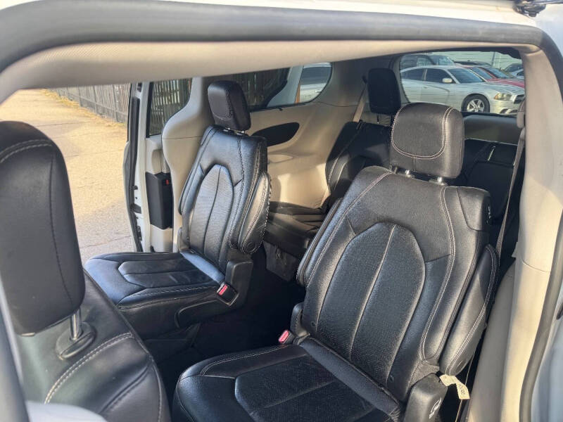 2022 Chrysler Pacifica Touring L