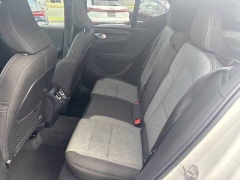 2025 Volvo XC40 B5 Core Bright Theme