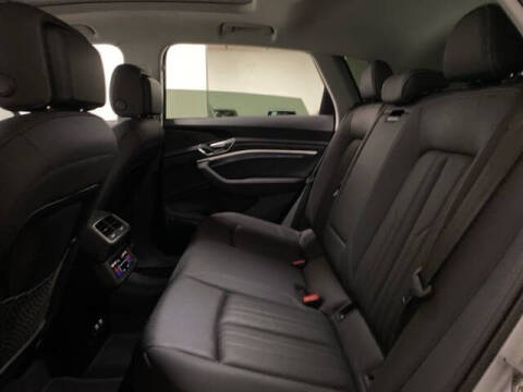 2023 Audi e-tron quattro Premium Plus