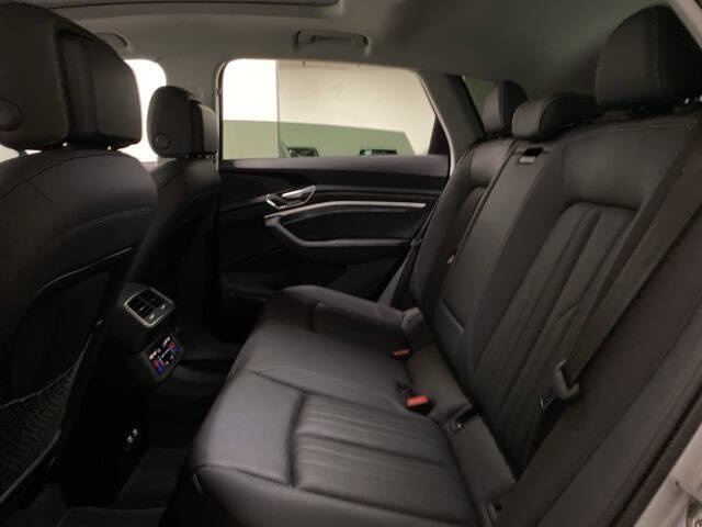 2023 Audi e-tron quattro Premium Plus