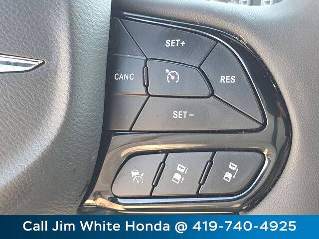 2024 Chrysler Pacifica Plug-In Hybrid Select