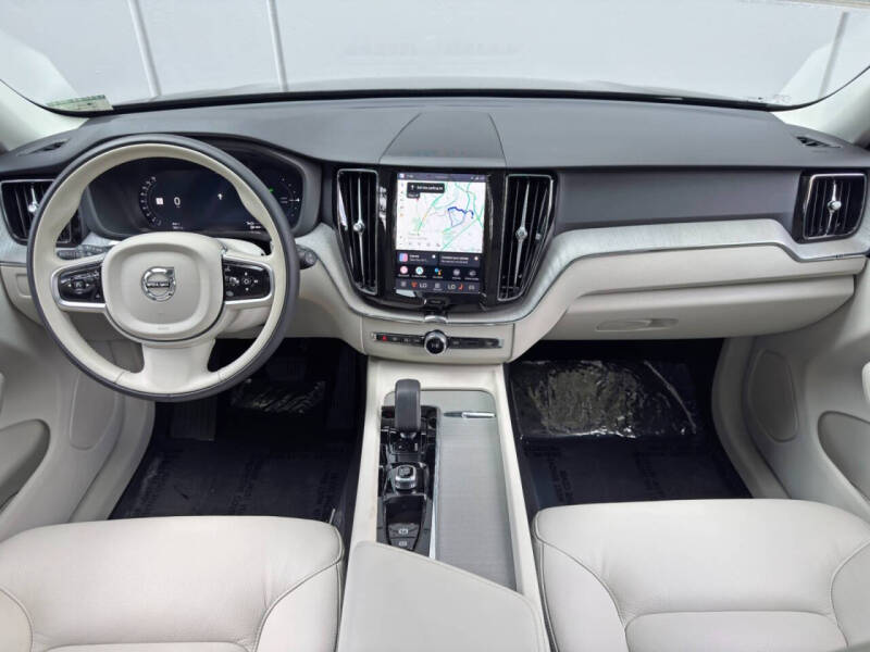 2025 Volvo XC60 T8 Plus Dark Theme
