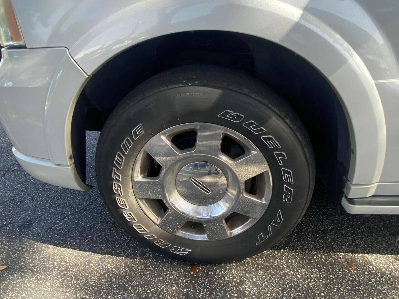 2005 Lincoln Navigator  - $8,750