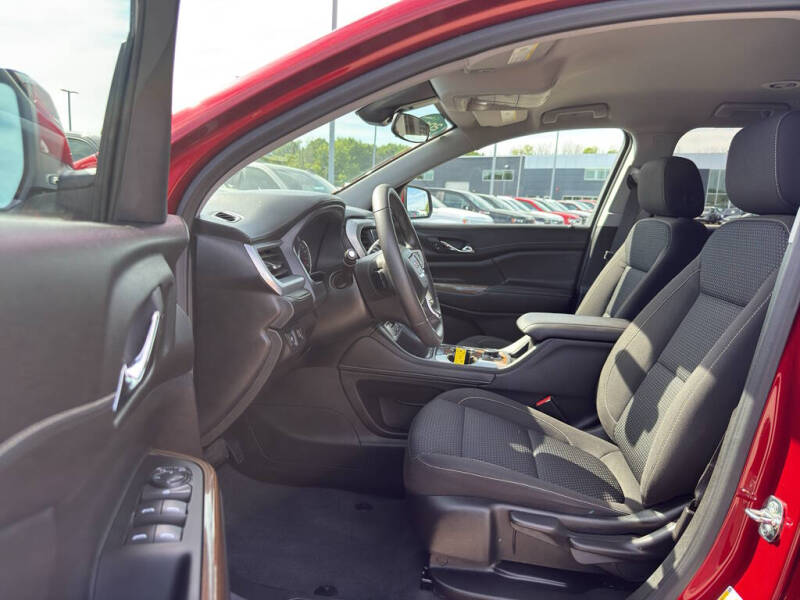 2023 GMC Acadia SLE