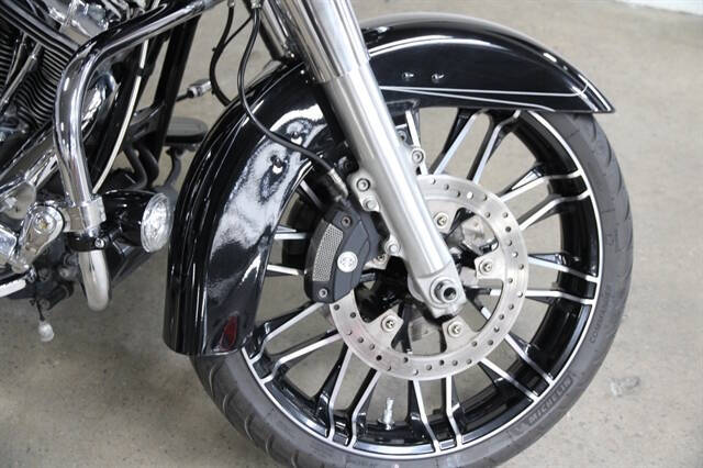 2014 Harley-Davidson STREET GLI