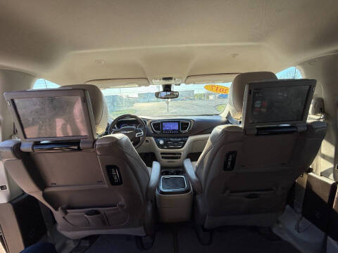 2017 Chrysler Pacifica Touring-L Plus