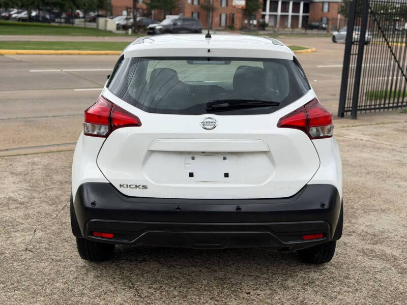 2020 Nissan Kicks S