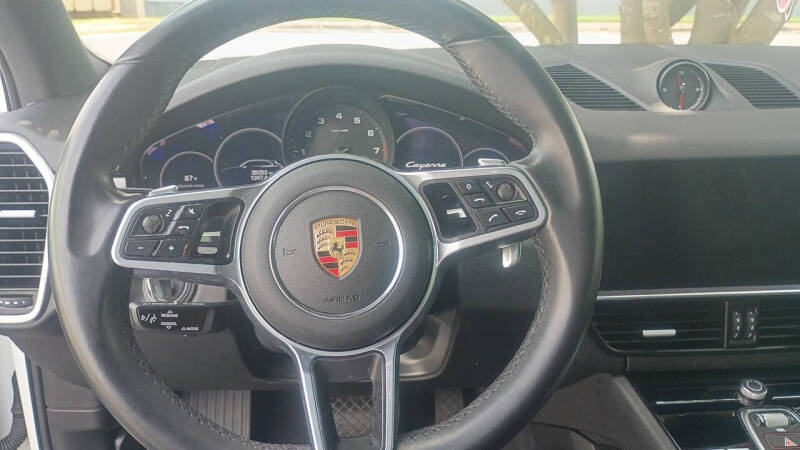 2023 Porsche Cayenne Platinum Edition